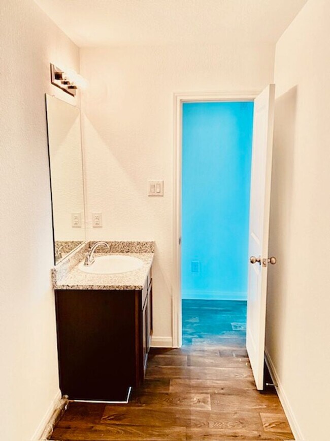 Building Photo - Beautiful Brand New 3 bedroom 2 bath lease...