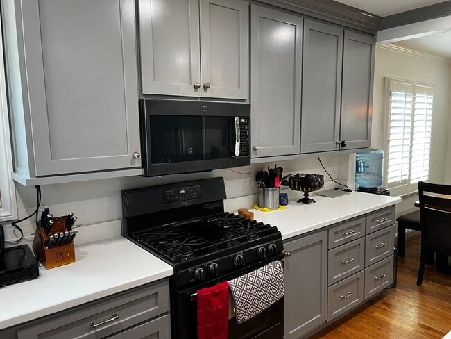 Building Photo - 3 Bed 2 Bath Home For Rent in an Excellent...