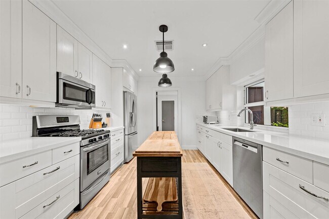 Building Photo - 1221 SW 18th St