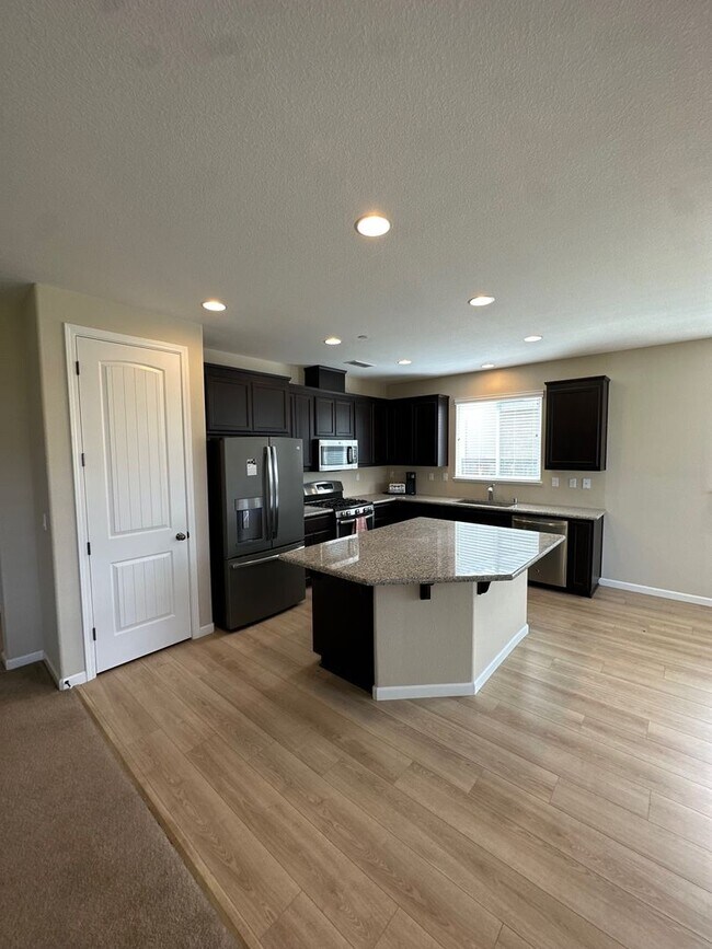 Building Photo - Spacious 4 Bed / 3 Bath Home with Large Covered Patio in Chico