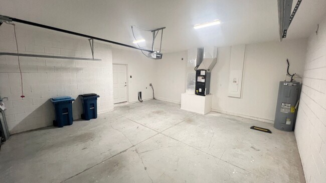 Building Photo - ADORABLE 3 Bedroom / 2 Bathroom Home in Pa...