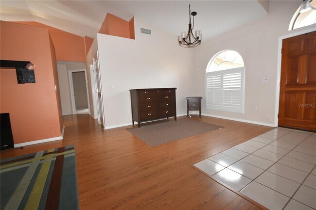 Building Photo - 10037 Colonnade Dr