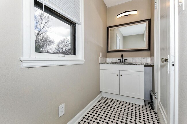 Building Photo - College Hill Home for rent! 4 bedroom 2 bath!