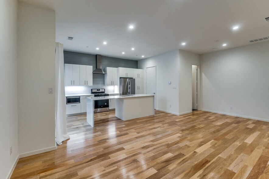 Building Photo - 3812 San Jacinto St