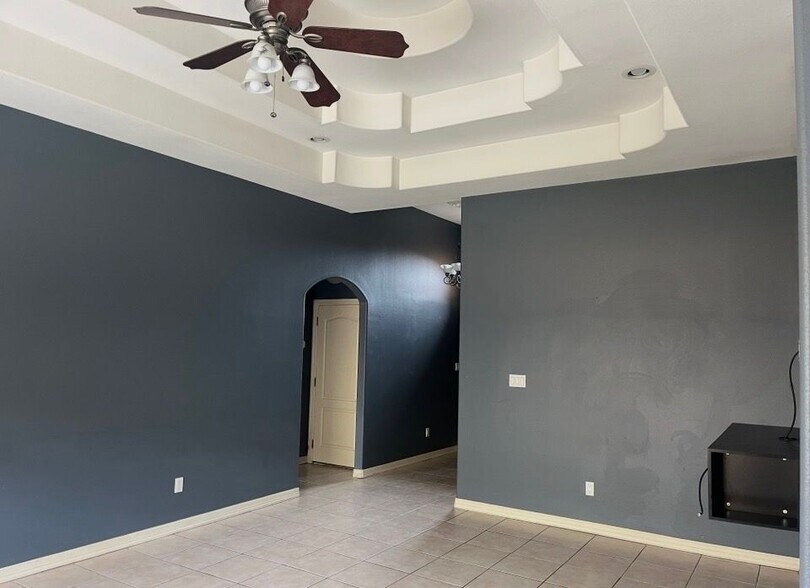 Building Photo - 1808 N Yellow Brick Rd