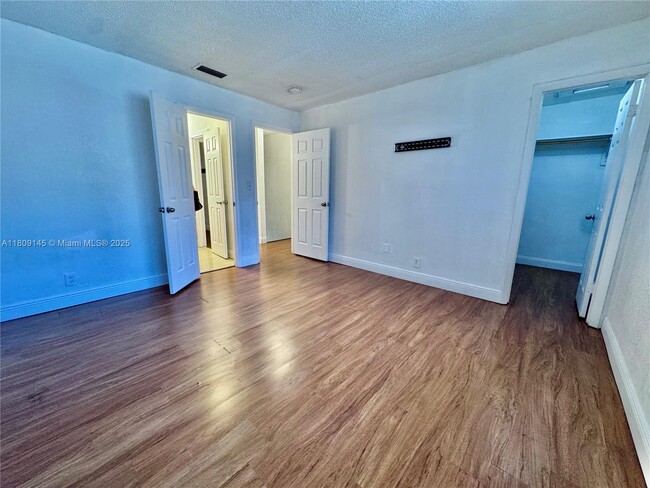 Building Photo - 2414 NW 52nd Ave