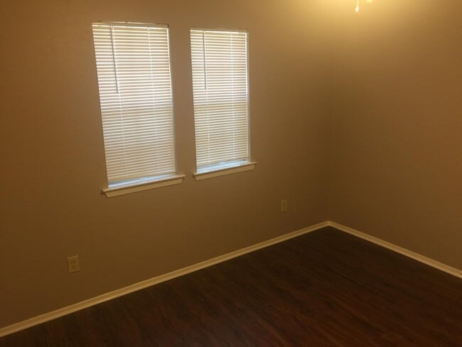 Building Photo - 2800 Longmire Dr