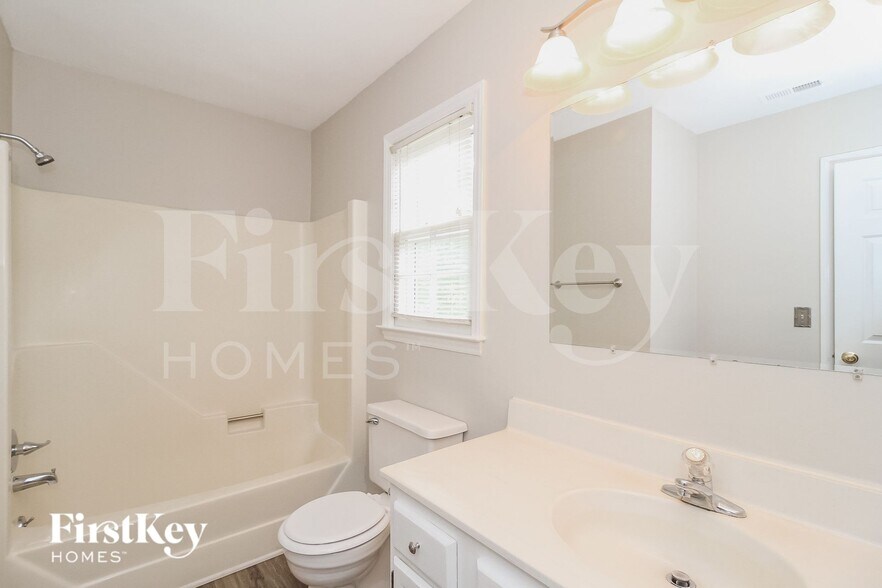 Building Photo - 7052 Avenbury Cir