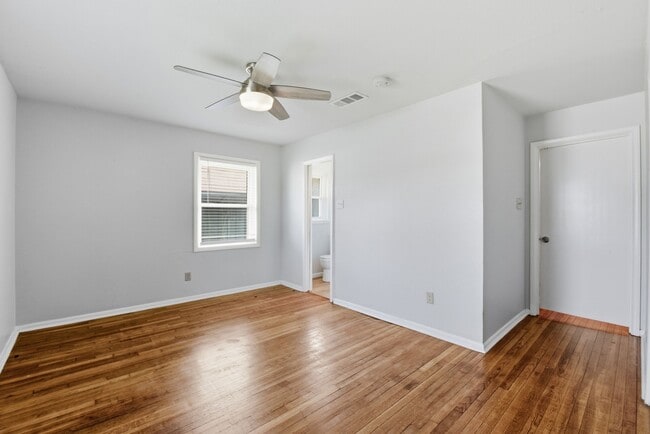 Building Photo - 4929 Libbey Dr