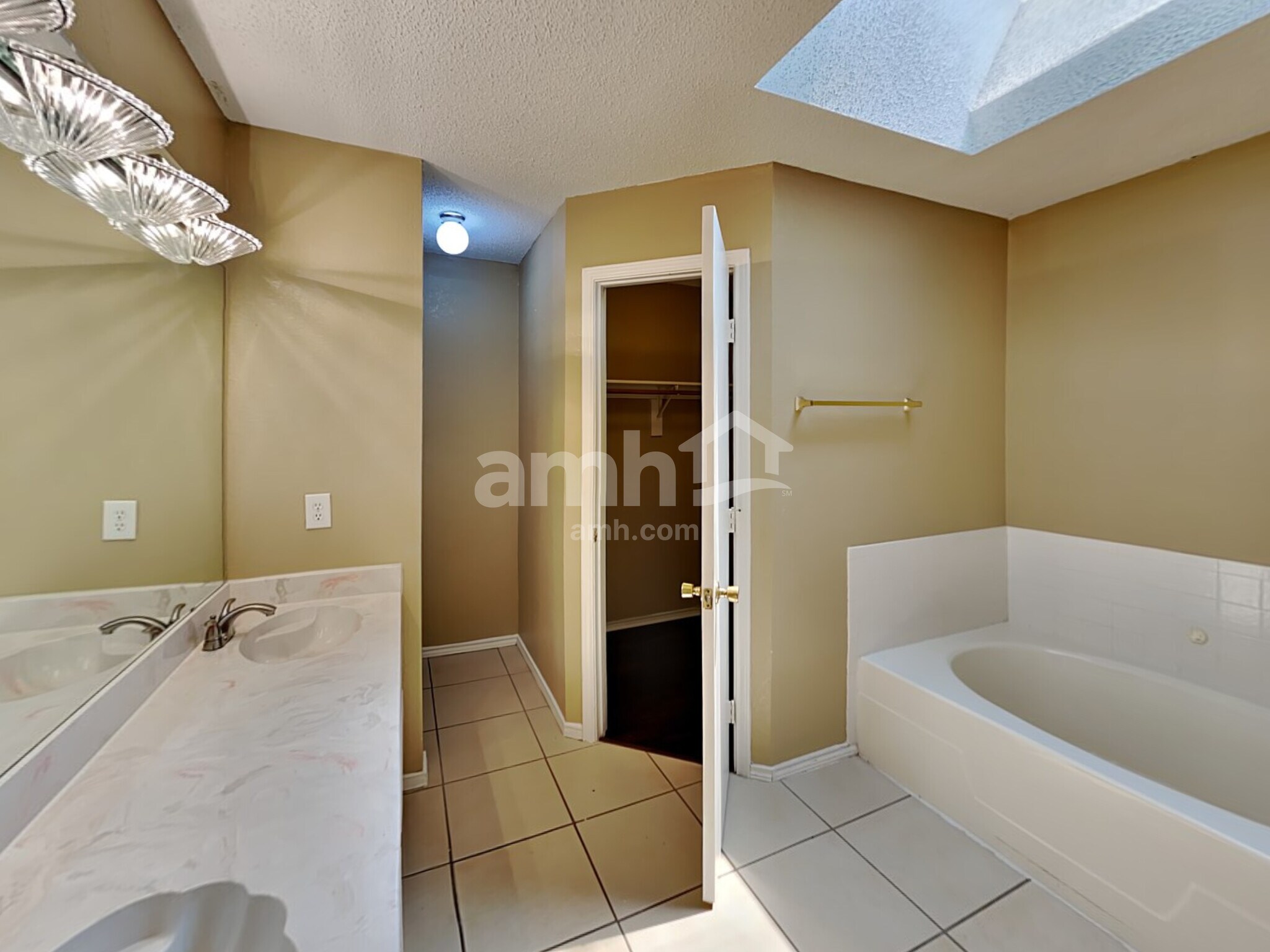 Building Photo - 6501 Gardenia Dr