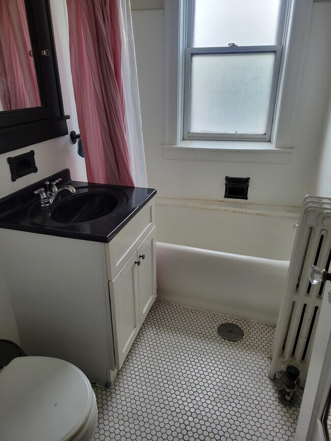 Building Photo - 360 Ridge Ave