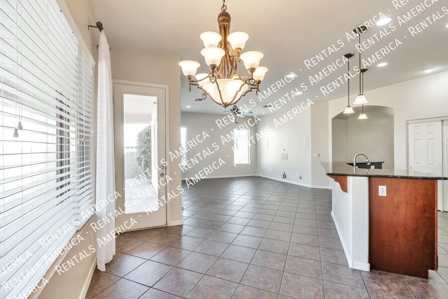 Building Photo - 561 E Via Puente De La Lluvia