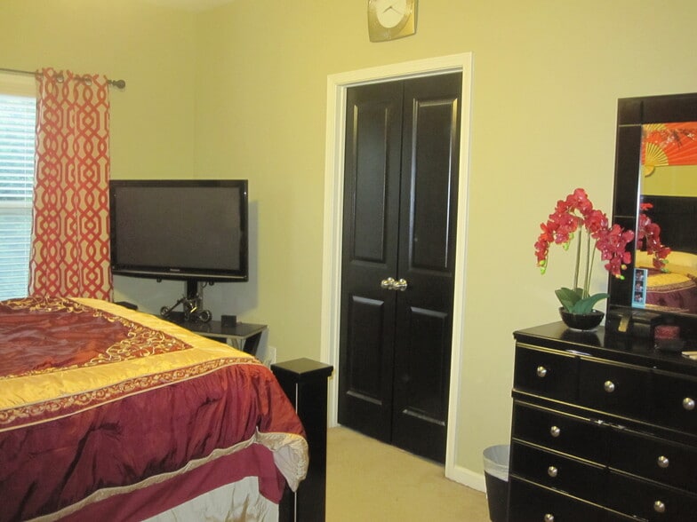 Master Bedroom 2 - 6992 Kingswood Run Dr