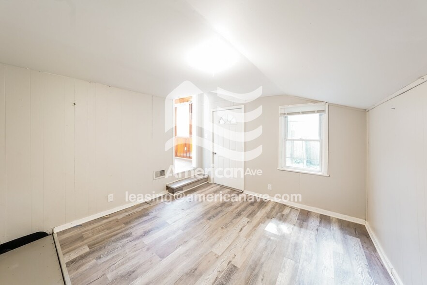 Building Photo - 167 5th St