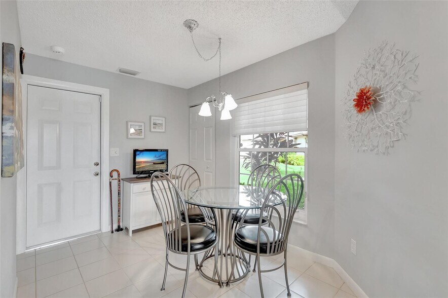 Building Photo - 8224 Cassia Dr