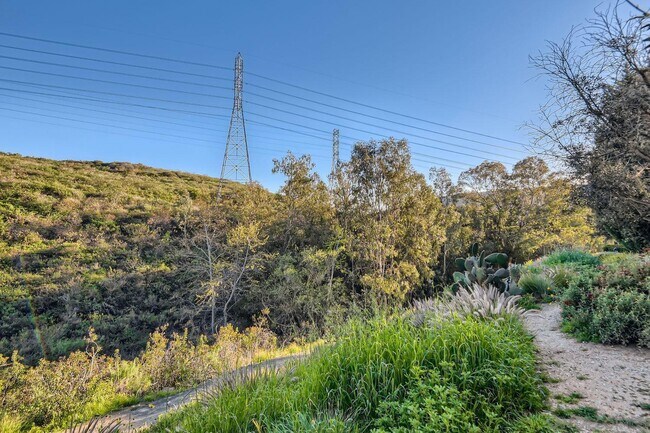 Building Photo - 1372 Dandelion Way