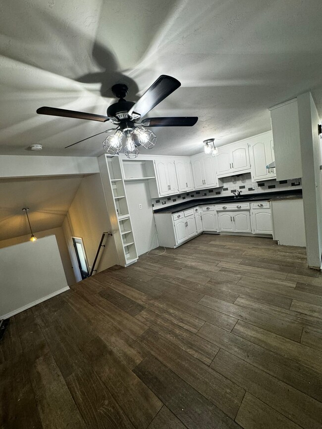 Building Photo - 2213 Crary St