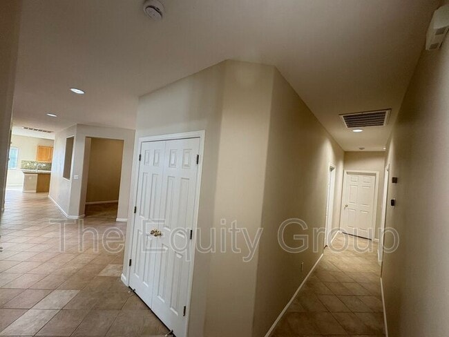 Building Photo - 4911 W Elkhorn Ave