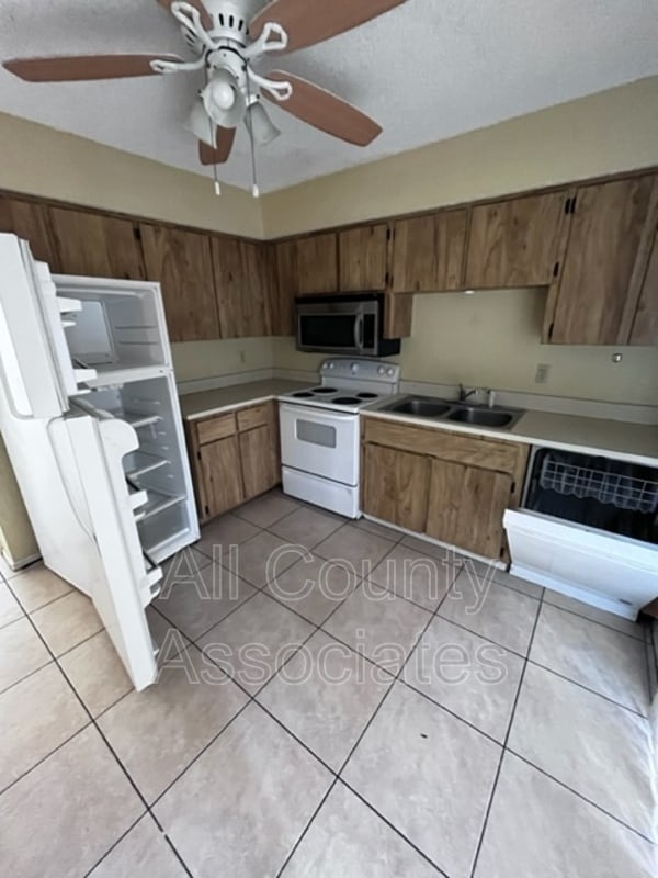 Building Photo - 8937 Cochise Ln