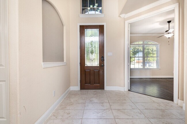 Building Photo - 14106 Summerwoods Ln