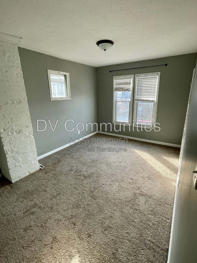 Building Photo - 1335 W 61st St