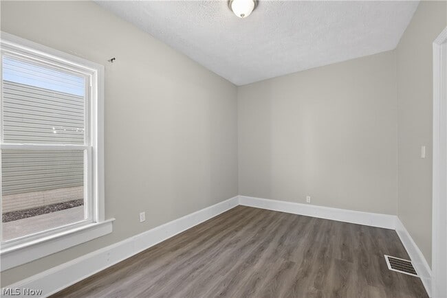 Building Photo - 1566 Winchester Ave