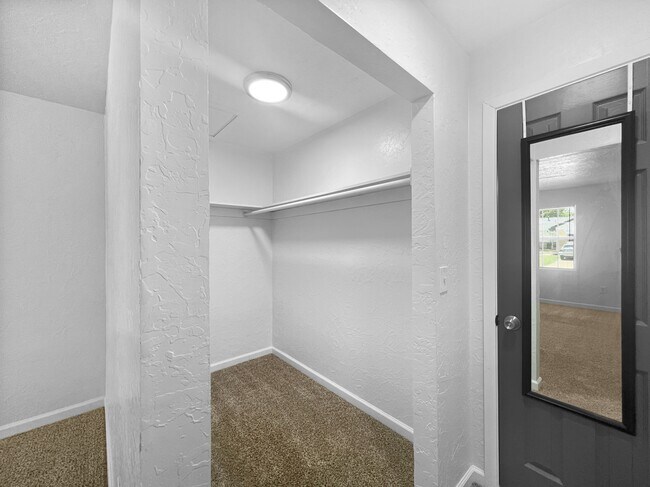 Building Photo - 4533 SW Beta Ave