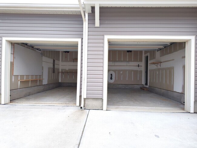 Building Photo - Beautiful home located in the Upper Riverpointe Community in Charlotte !