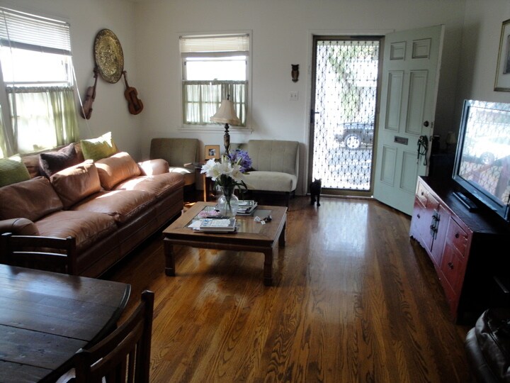 Building Photo - 2315 10th St.