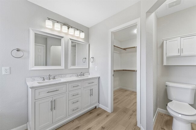 Building Photo - 2608 Glenhaven Dr