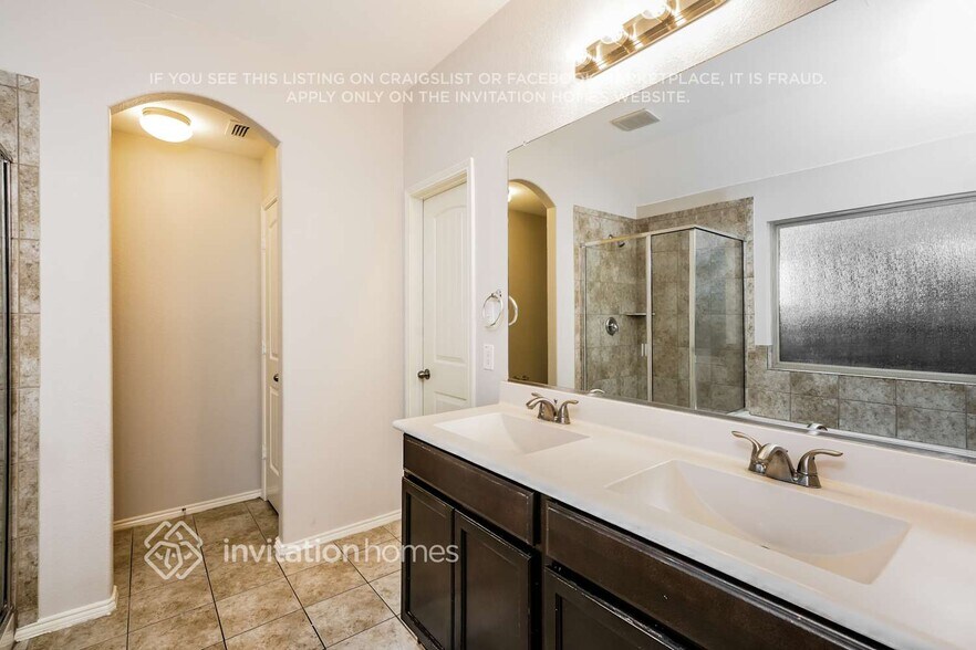 Building Photo - 14329 Artisan Dr