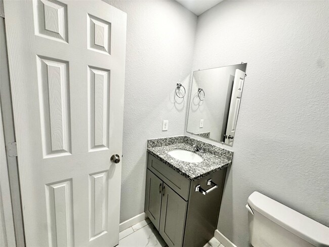 Building Photo - 8215 Crestview Dr