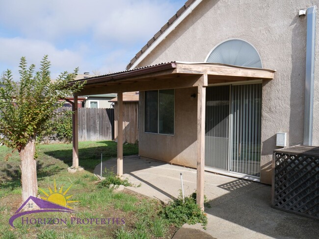 Building Photo - Modern 3 Bed 2 Bath 1,607 Sq. Ft. Elliott ...