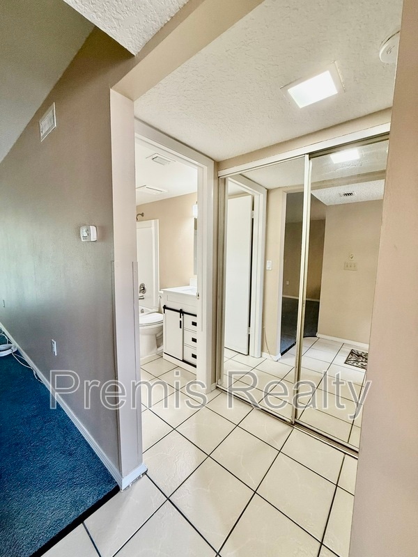 Building Photo - 2400 Winding Creek Blvd