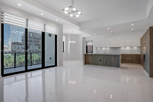 Building Photo - 275 Giralda Ave