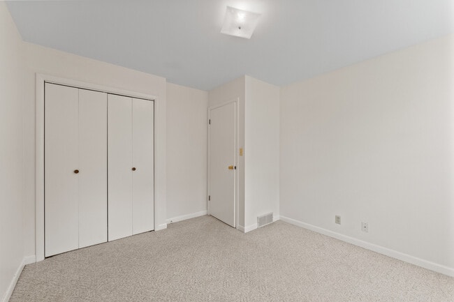 Building Photo - 405 S 7th St