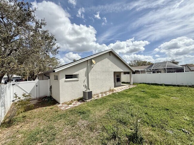 Building Photo - 27519 Sky Lake Cir