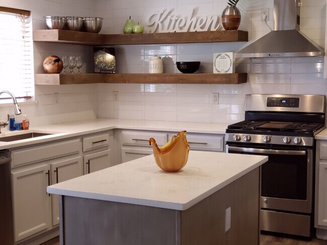 Building Photo - 11987 Bolton Dr