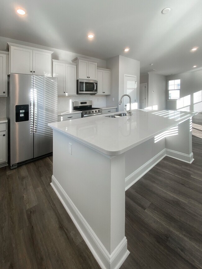 Building Photo - 7047 Shooting Star Way