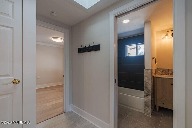 Building Photo - 94 Valley Ave