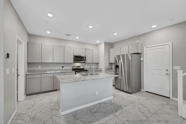 Building Photo - Gorgeous 3 bedroom Inspirada home