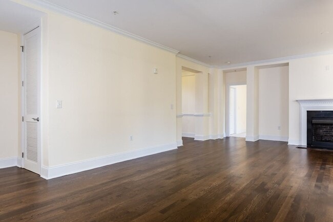 Building Photo - The BEST North Hills Condo!