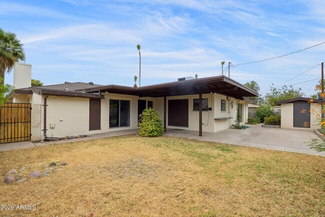 Building Photo - 1014 E Balboa Cir