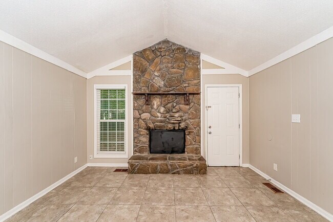 Building Photo - 2538 Martin Cir