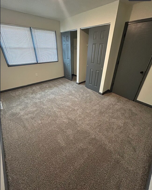 Building Photo - 5310 Divison Duplex