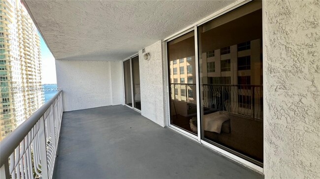 Building Photo - 1200 Brickell Bay Dr