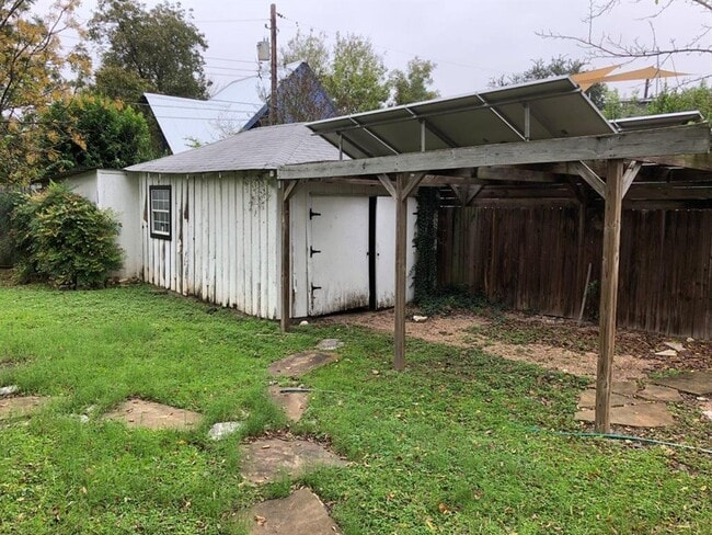 Building Photo - 2107 Newton St