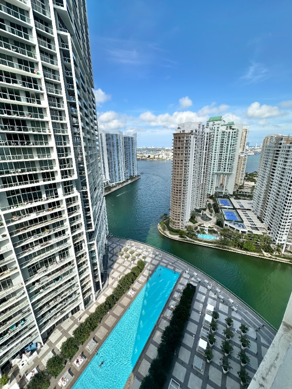 Building Photo - 495 Brickell Ave