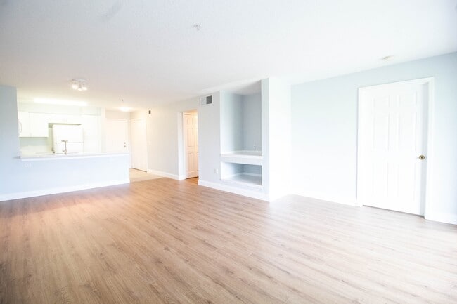 Building Photo - 14036 Fairway Island Dr