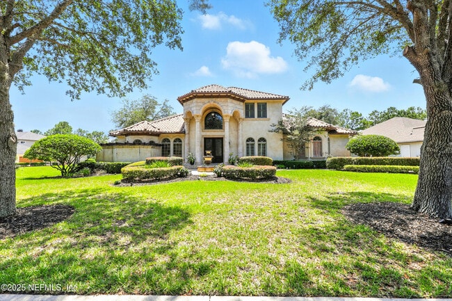 Building Photo - 2061 Crown Dr